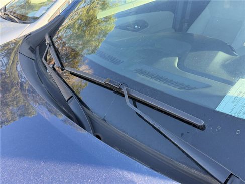 Used 2022 Chevrolet Traverse LS image 11