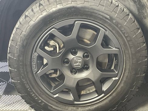 Used 2025 Honda Pilot TrailSport image 9