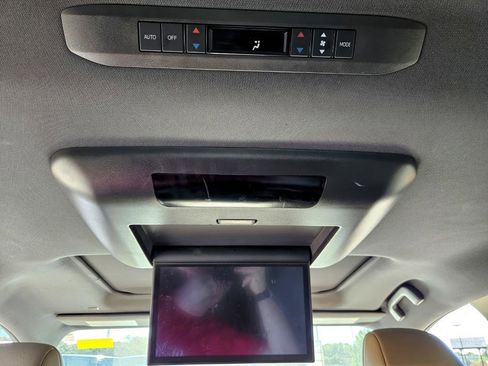 Used 2021 Toyota Sienna XLE w/ XLE Plus Package image 11