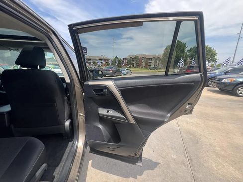 Used 2013 Toyota RAV4 XLE FWD image 33