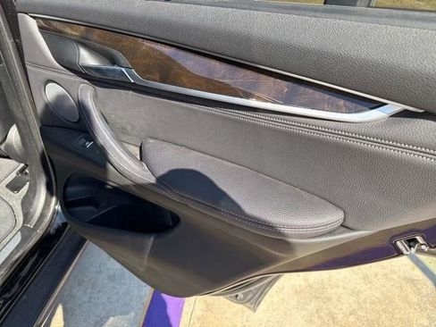 Used 2018 BMW X5 xDrive50i w/ M Sport Package image 32