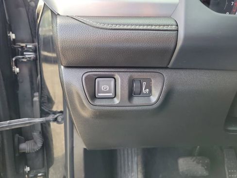 Used 2023 GMC Acadia SLT image 15