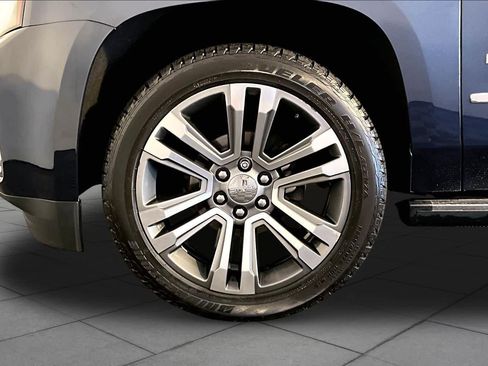 Used 2020 GMC Yukon XL Denali w/ Denali Premium Package AWD/4WD image 11