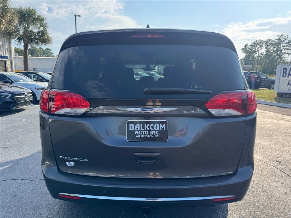Used 2018 Chrysler Pacifica Touring Plus w/ Tire & Wheel Group FWD image 7