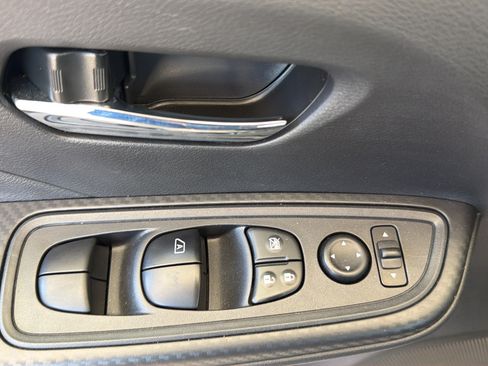 Certified 2025 Nissan Versa SV w/ Trunk Package FWD image 18