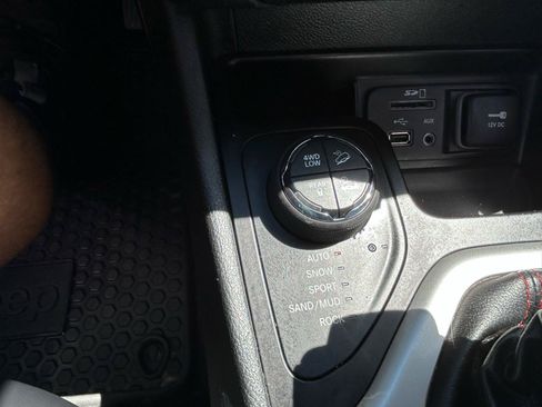 Used 2016 Jeep Cherokee Trailhawk w/ Leather Interior Group AWD/4WD image 29
