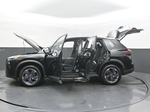 Used 2025 Nissan Rogue SV FWD image 50