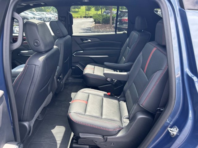 Used 2025 Chevrolet Traverse RS AWD/4WD image 20