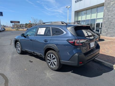 Used 2025 Subaru Outback Premium image 4