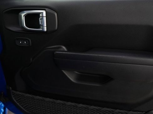 Used 2021 Jeep Gladiator Sport image 9