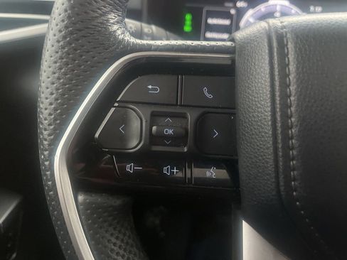 Used 2024 Toyota Sequoia Platinum AWD/4WD image 17