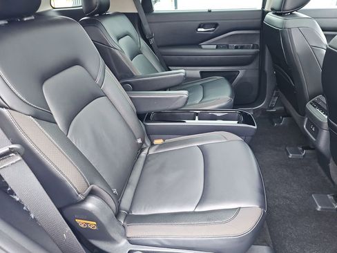 Used 2024 Nissan Pathfinder SL w/ SL Premium Package image 23