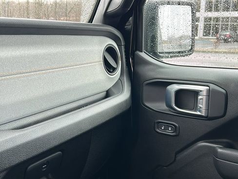 Used 2024 Jeep Wrangler Sport S image 20