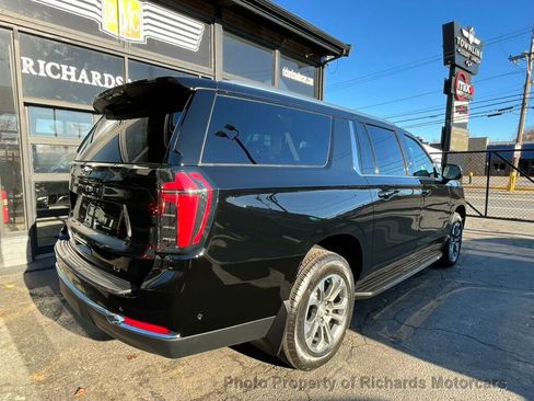 Used 2026 Chevrolet Suburban LT image 4