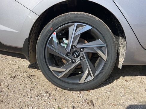 Used 2025 Hyundai Elantra Sport image 9