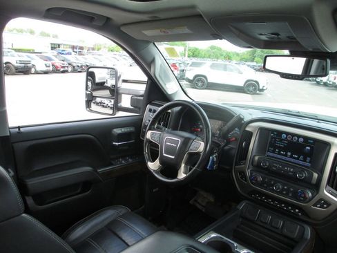 Used 2019 GMC Sierra 2500 Denali w/ Duramax Plus Package AWD/4WD image 28