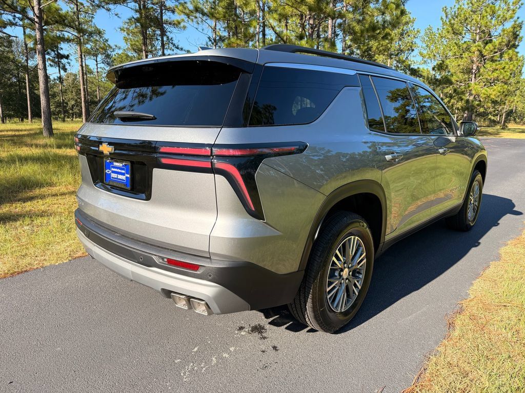 New 2027 Chevrolet Traverse LT w/ Driver Confidence Package FWD image 5