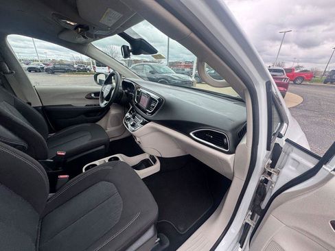 Used 2023 Chrysler Voyager LX FWD image 19