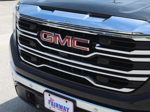 Used 2024 GMC Sierra 1500 SLT w/ SLT Premium Plus Package AWD/4WD image 8