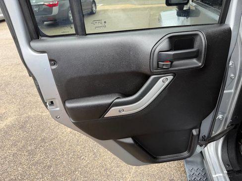 Used 2015 Jeep Wrangler Unlimited Sahara w/ Connectivity Group image 23