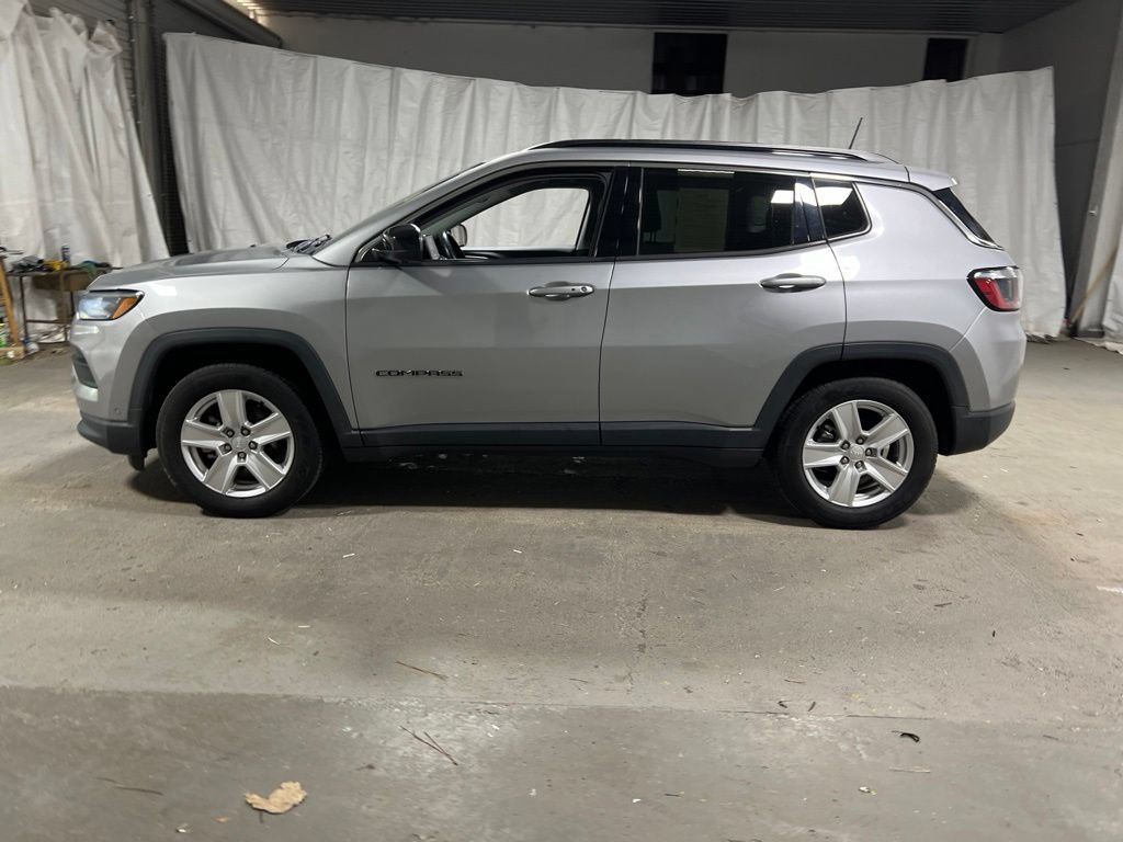 Used 2022 Jeep Compass Latitude w/ Convenience Group FWD image 4