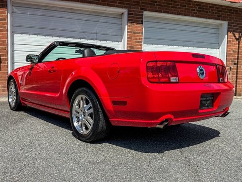 Used 2006 Ford Mustang GT RWD image 17