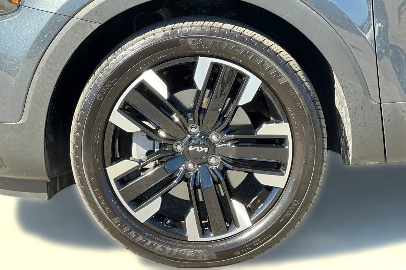 Used 2024 Kia Telluride SX Prestige w/ Towing Package AWD/4WD image 11