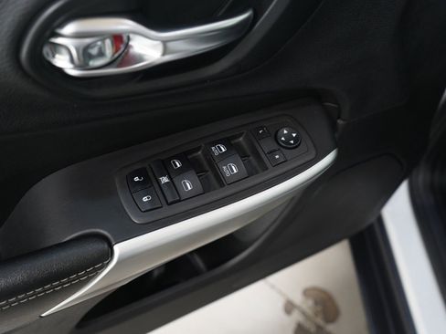 Used 2022 Jeep Cherokee Latitude w/ Sun & Sound Group image 21