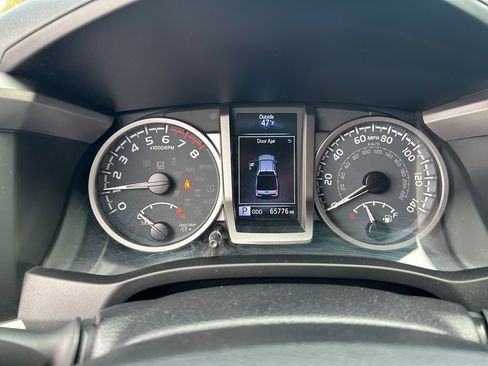 Used 2021 Toyota Tacoma SR5 AWD/4WD image 16