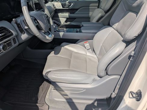 Used 2021 Lincoln Navigator Reserve AWD/4WD image 12