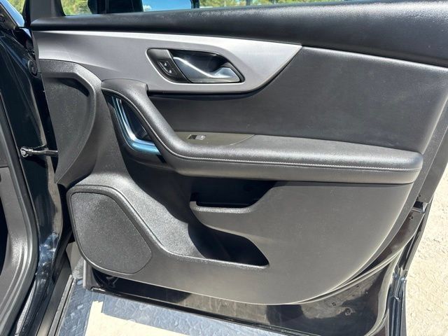 Used 2025 Chevrolet Blazer LT FWD image 18