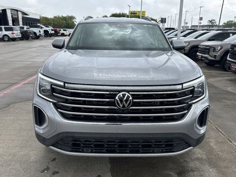 Used 2025 Volkswagen Atlas SE image 17
