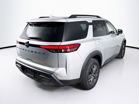 Used 2024 Nissan Pathfinder SV image 32