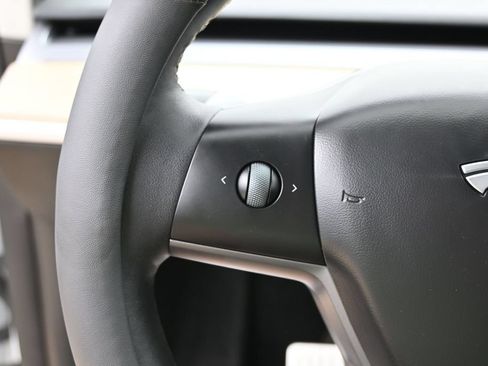 Used 2023 Tesla Model Y Performance AWD/4WD image 18