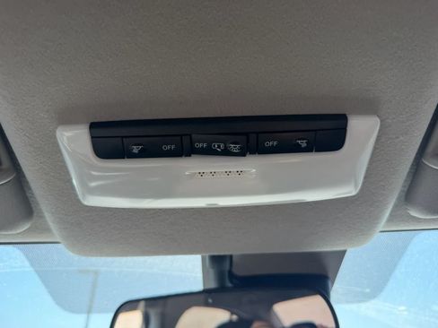 Used 2025 Nissan Versa SR w/ Trunk Package FWD image 15