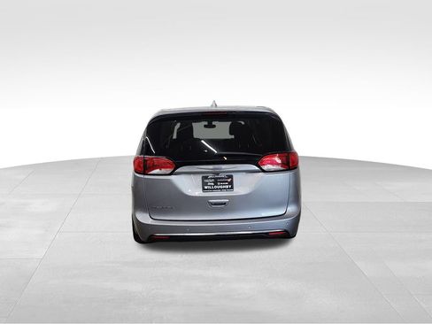 Used 2018 Chrysler Pacifica Touring Plus FWD image 7