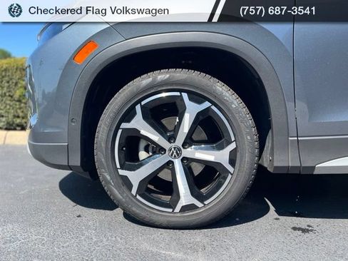 Used 2025 Volkswagen Tiguan SE FWD image 5