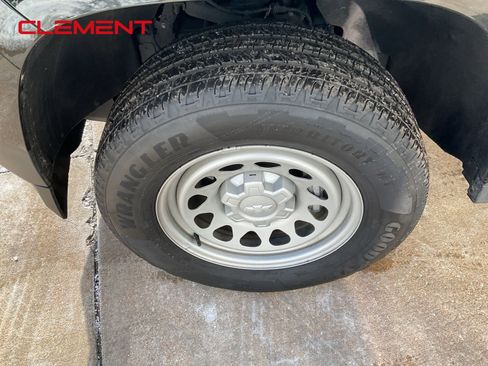 Used 2024 Chevrolet Colorado W/T RWD image 8