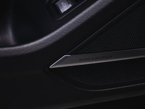 Used 2023 Audi S8 image 11