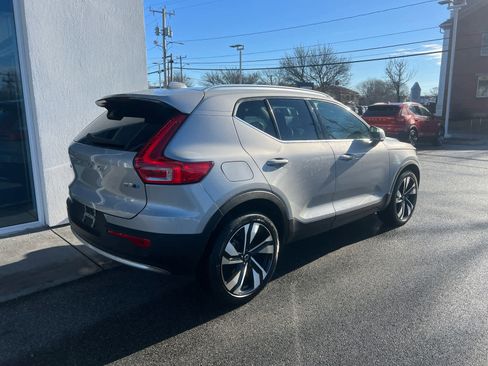 Used 2023 Volvo XC40 B5 Ultimate w/ Protection Package Premier image 7