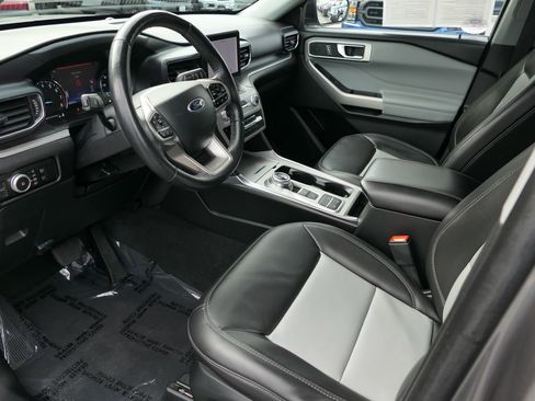 Used 2023 Ford Explorer XLT w/ Equipment Group 202A RWD image 13