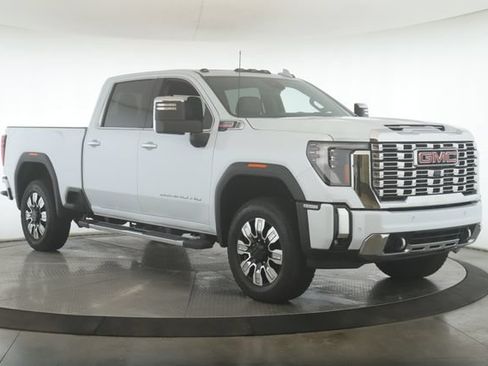 Used 2026 GMC Sierra 2500 Denali w/ Technology Package AWD/4WD image 2