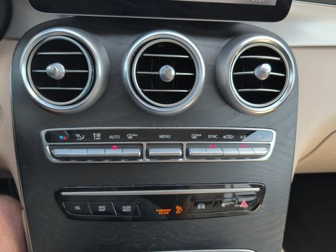 Used 2020 Mercedes-Benz GLC 300 4MATIC image 22