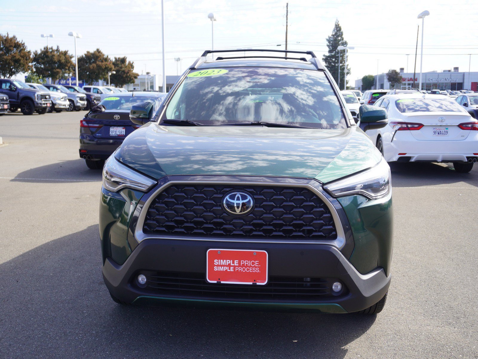 Used 2023 Toyota Corolla Cross XLE w/ Convenience Package AWD/4WD image 4