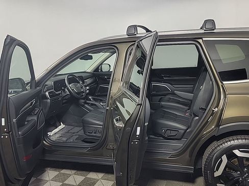 Certified 2025 Kia Telluride EX w/ EX Captain's Chair Package AWD/4WD image 16