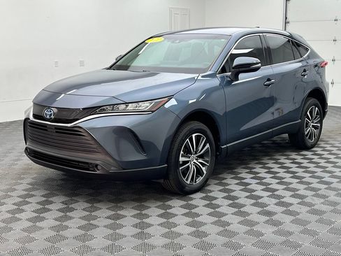 Used 2022 Toyota Venza LE AWD/4WD image 2