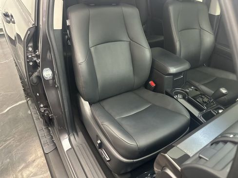 Used 2021 Toyota 4Runner Venture w/ Moonroof Package image 9