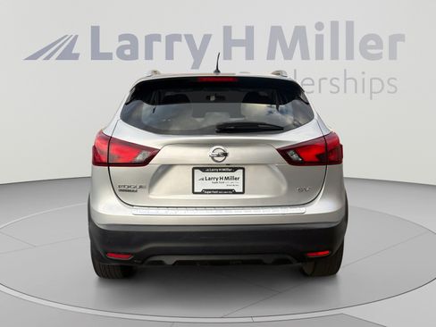 Used 2017 Nissan Rogue Sport SV FWD image 4