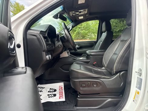 Used 2022 GMC Yukon XL SLT w/ SLT Premium Package AWD/4WD image 12