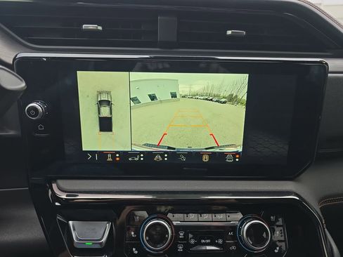 Used 2025 GMC Sierra 2500 AT4 w/ AT4 Premium Plus Package AWD/4WD image 25